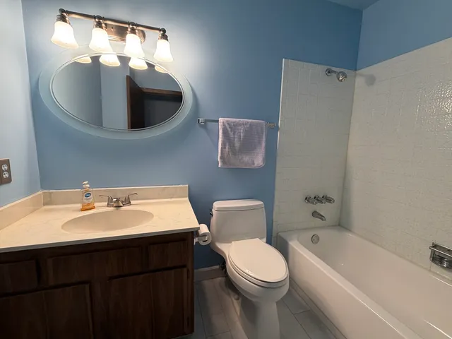 $329,900 | 5216 Abbey Drive, McHenry, IL 60050