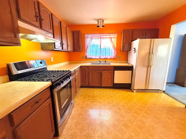 $329,900 | 5216 Abbey Drive, McHenry, IL 60050