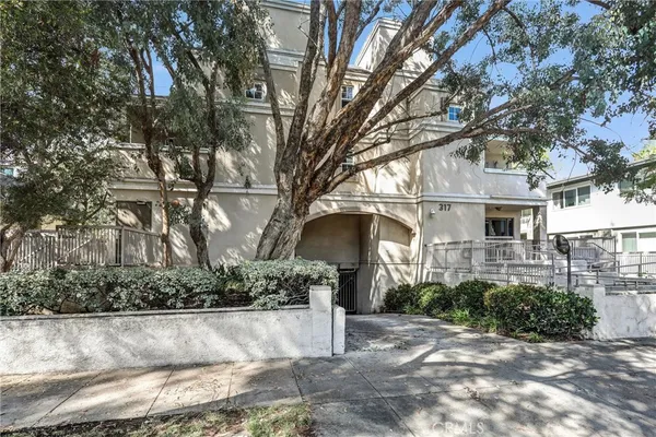 $578,000 | 317 East Del Mar Boulevard, Unit 1, Pasadena, CA 91101