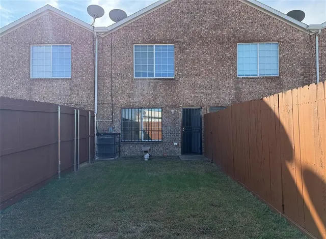 $1,495 | 4027 Preferred Place, Dallas, TX 75237