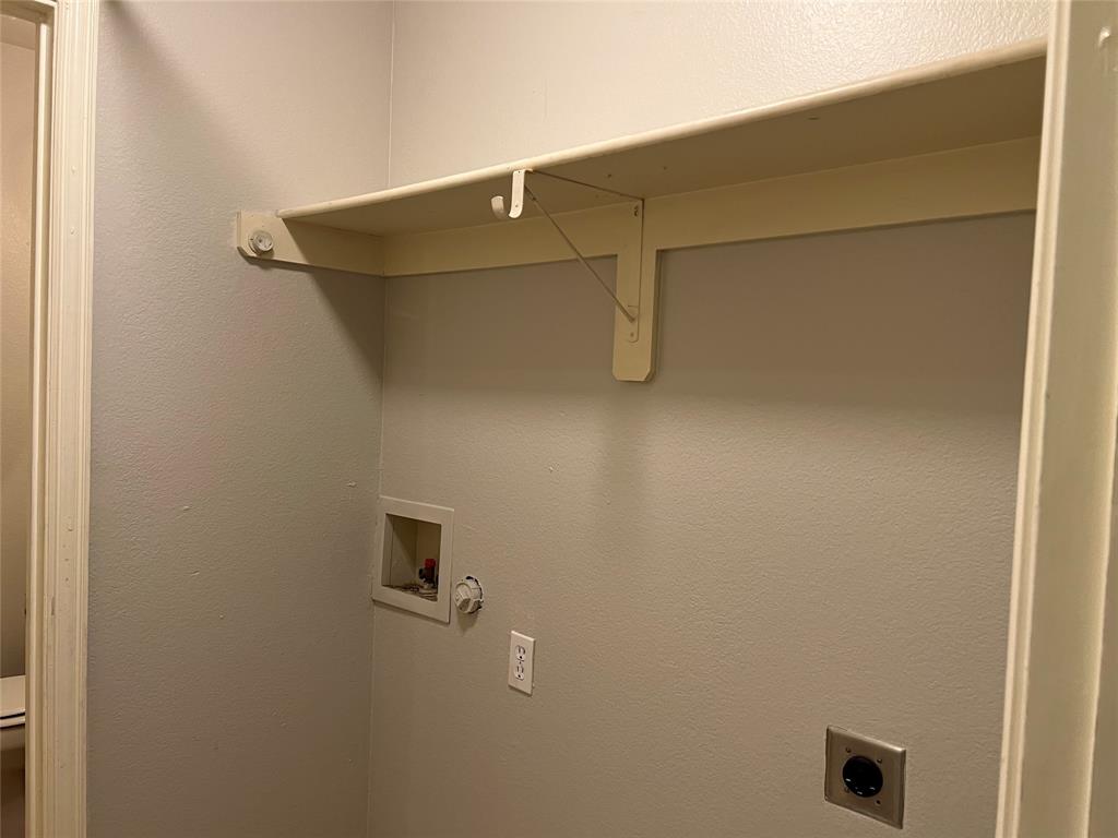 4027 Preferred Place Dallas, TX 75237 - Photo 5 of 27 a bathroom with a shower