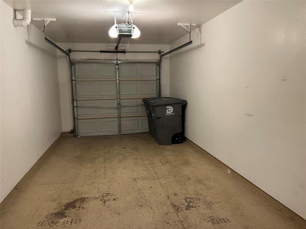 4027 Preferred Place Dallas, TX 75237 - Photo 7 of 27 a view of a garage