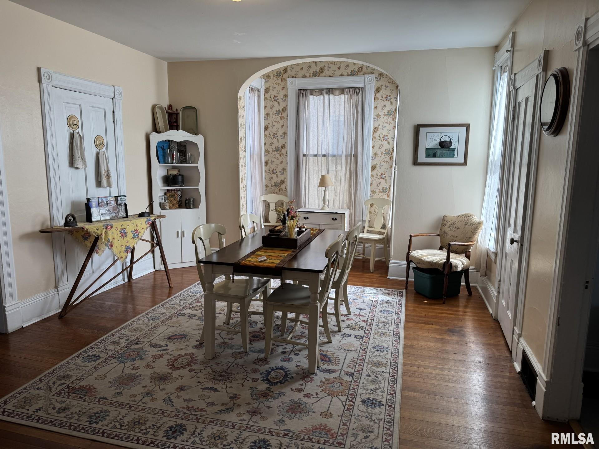 352 East State Street Jacksonville, IL 62650 - Photo 11 of 27