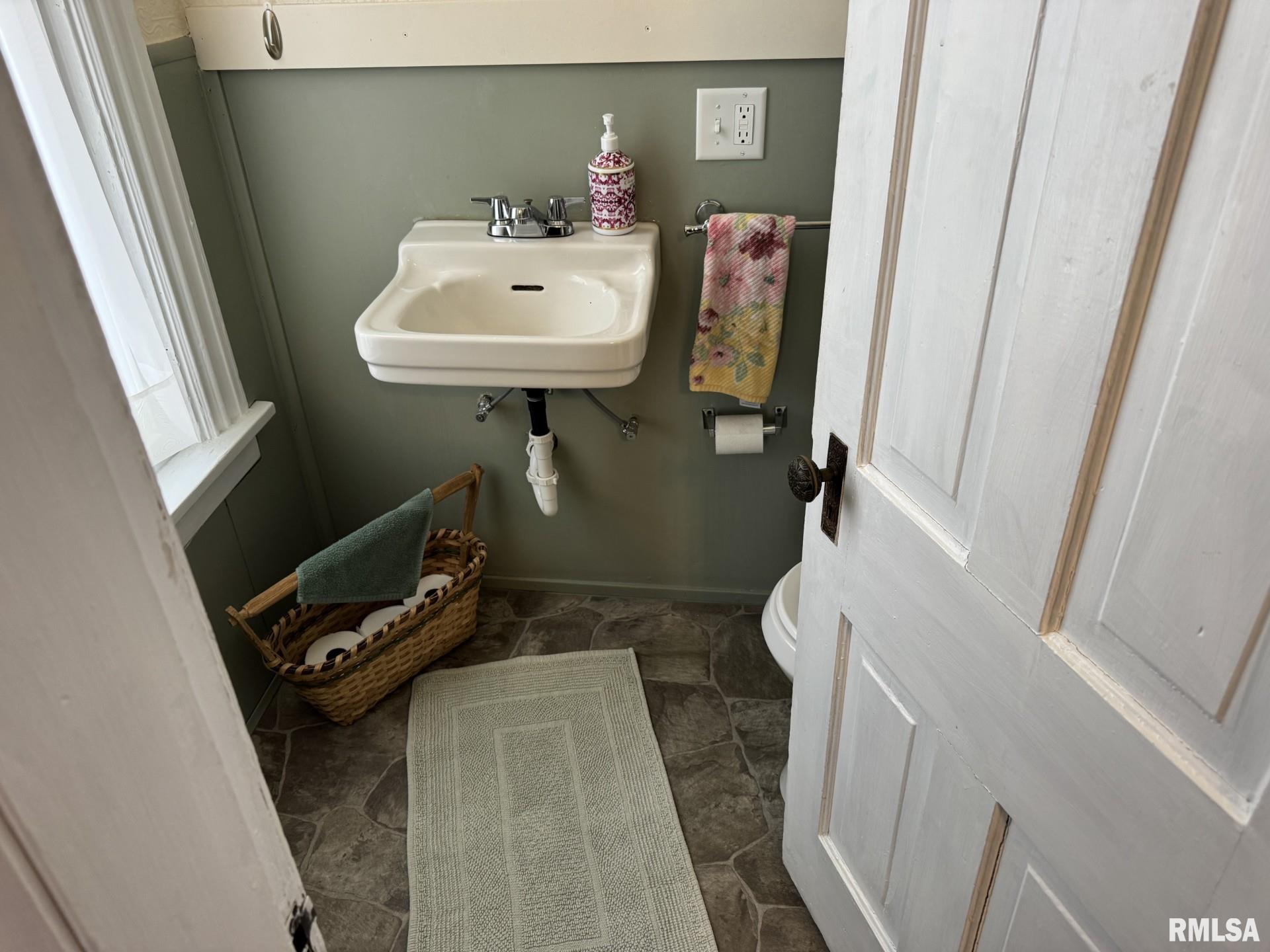 352 East State Street Jacksonville, IL 62650 - Photo 13 of 27