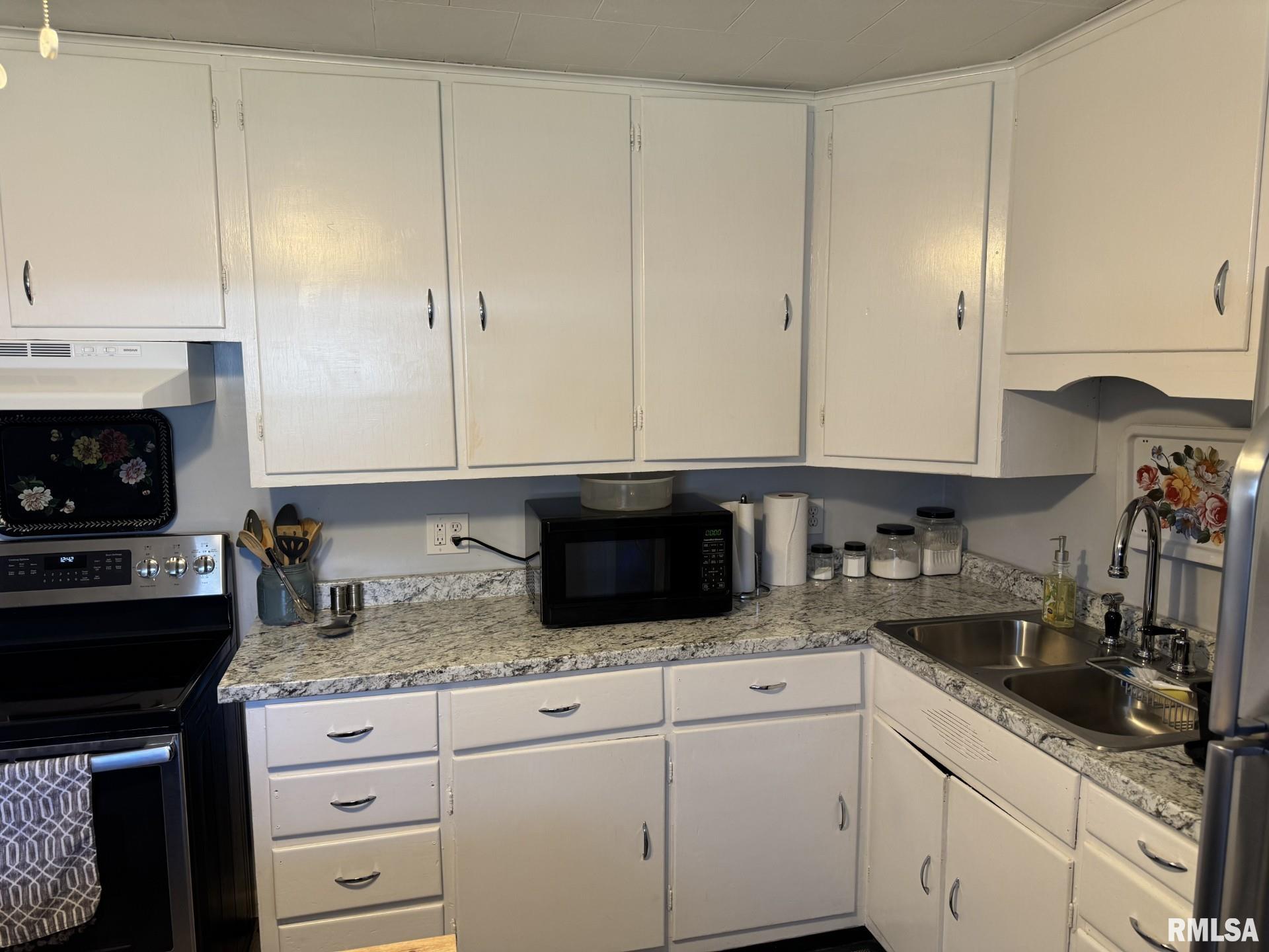 352 East State Street Jacksonville, IL 62650 - Photo 8 of 27