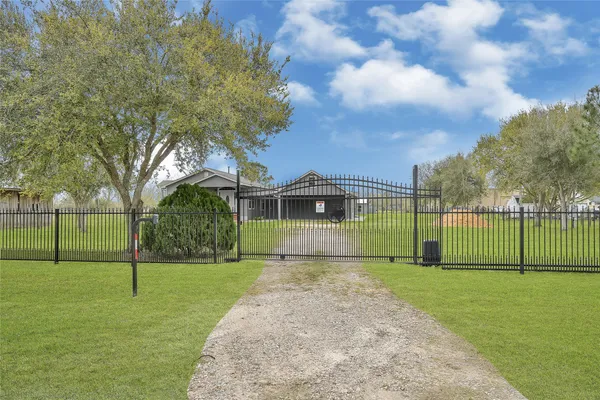 $1,700 | 5902 Cr-675c, Rosharon, TX 77583