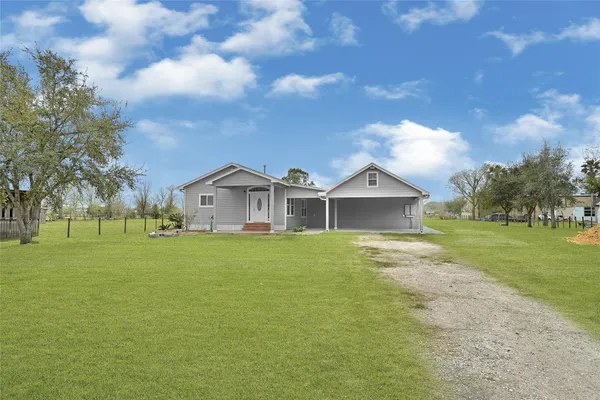 $1,700 | 5902 Cr-675c, Rosharon, TX 77583