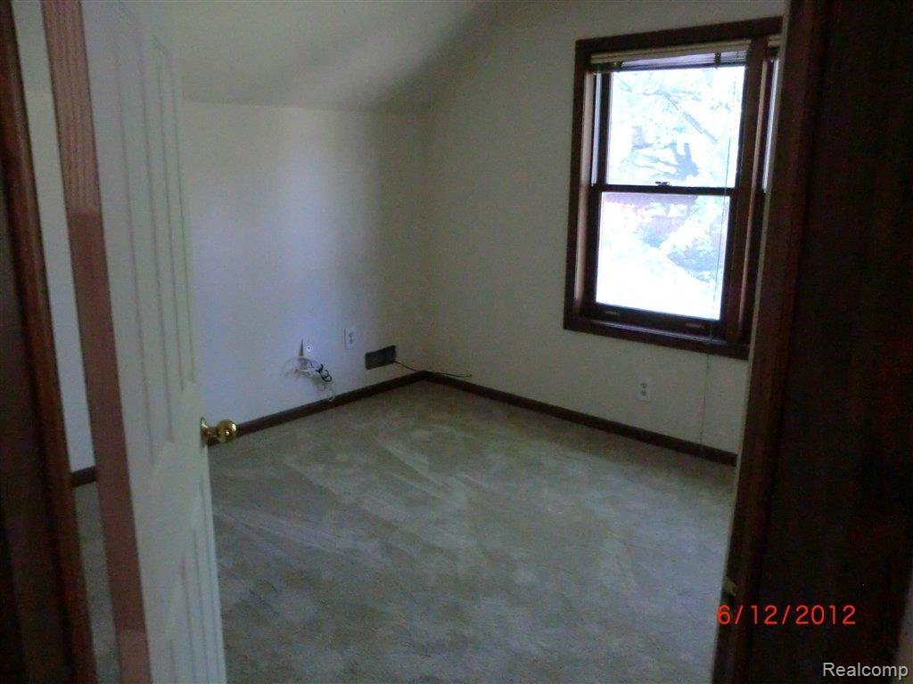 560 Vernier Road Grosse Pointe, MI 48236 - Photo 12 of 14 CIMG3566.JPG