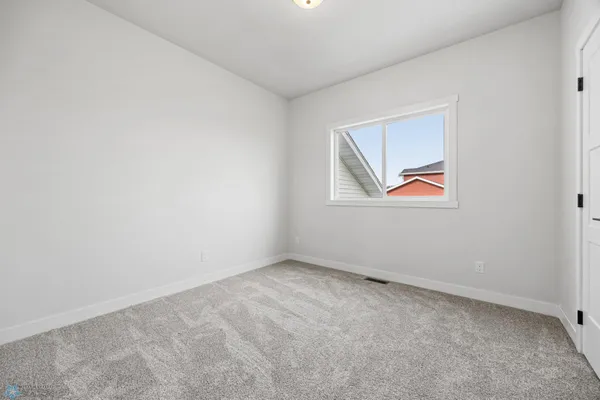 $417,000 | 300 Pr Drive North, Hankinson, ND 58041