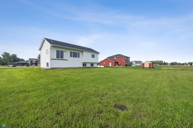 $417,000 | 300 Pr Drive North, Hankinson, ND 58041