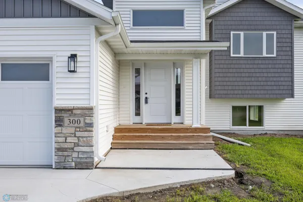 $417,000 | 300 Pr Drive North, Hankinson, ND 58041