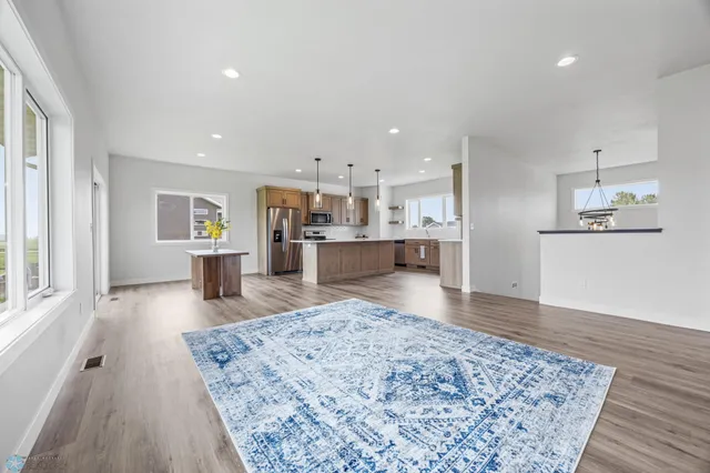 $417,000 | 300 Pr Drive North, Hankinson, ND 58041