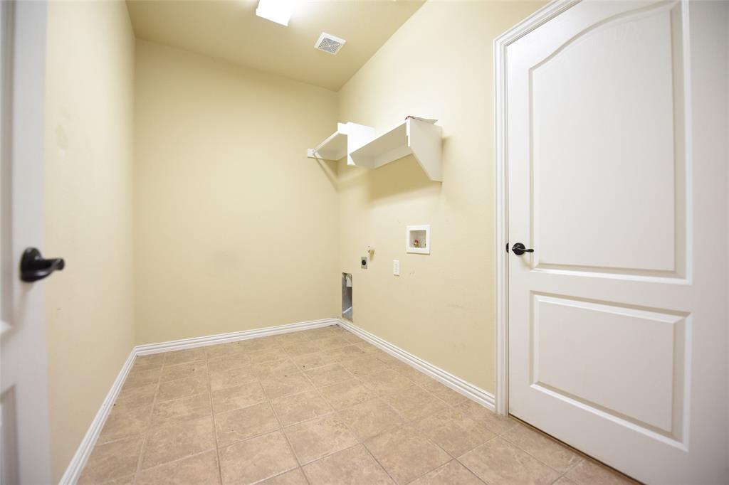 855 Llano Drive Allen, TX 75013 - Photo 7 of 20 a view of bathroom