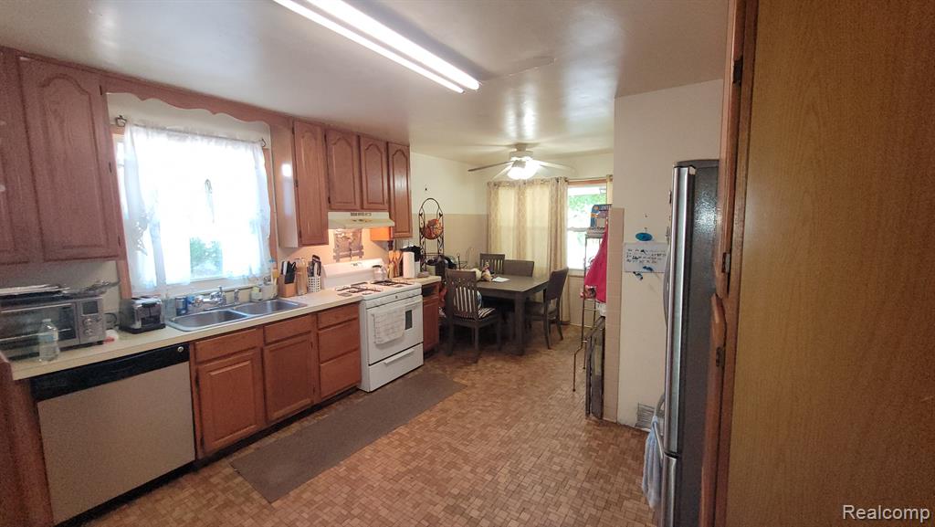 7929 Chase Road Dearborn, MI 48126 - Photo 6 of 23