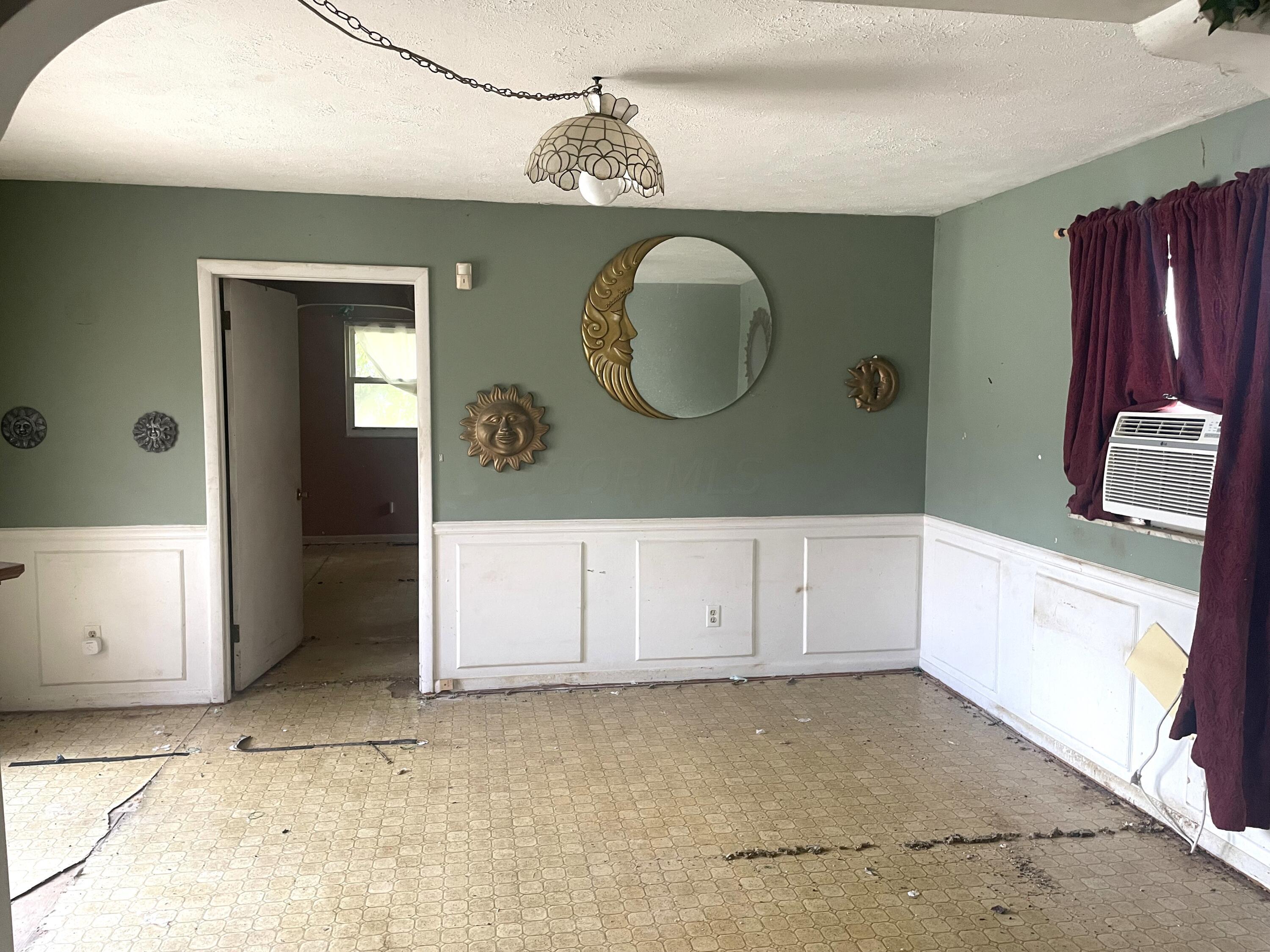 220 Hilliard Rome Road Columbus, OH 43228 - Photo 6 of 19 Family Room