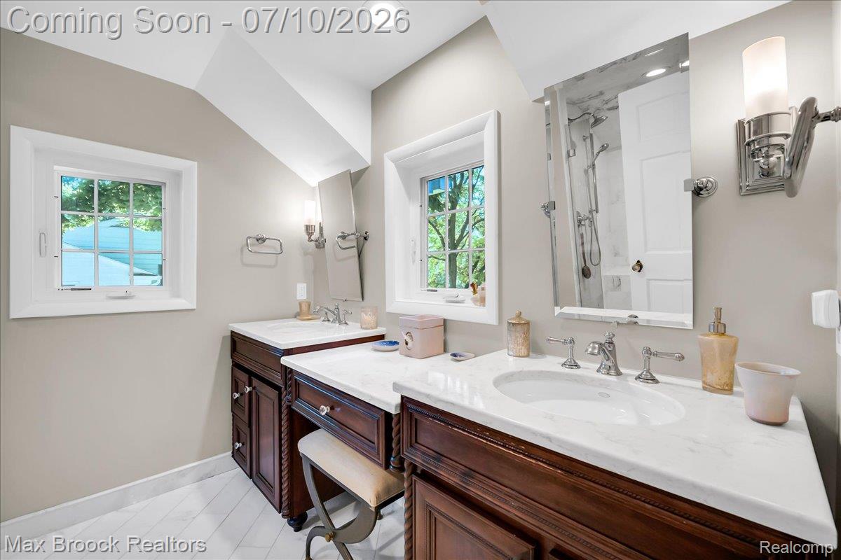 1647 Yorkshire Road Birmingham, MI 48009 - Photo 20 of 33 35-1647 Yorkshire Rd_34.jpg
