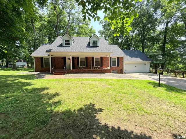 $415,000 | 19 Wildwood Drive, Mount Vernon, IL 62864