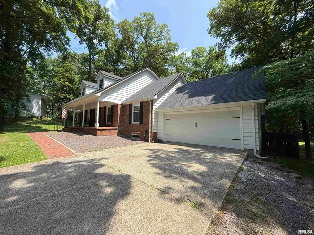 $415,000 | 19 Wildwood Drive, Mount Vernon, IL 62864