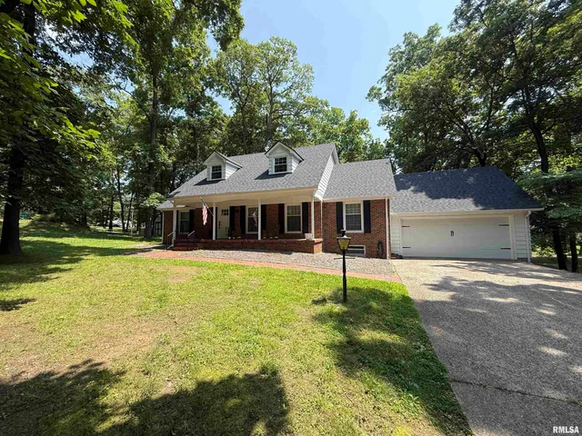 $415,000 | 19 Wildwood Drive, Mount Vernon, IL 62864