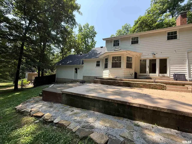 $415,000 | 19 Wildwood Drive, Mount Vernon, IL 62864