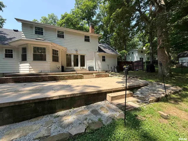 $415,000 | 19 Wildwood Drive, Mount Vernon, IL 62864