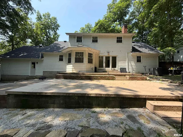 $415,000 | 19 Wildwood Drive, Mount Vernon, IL 62864