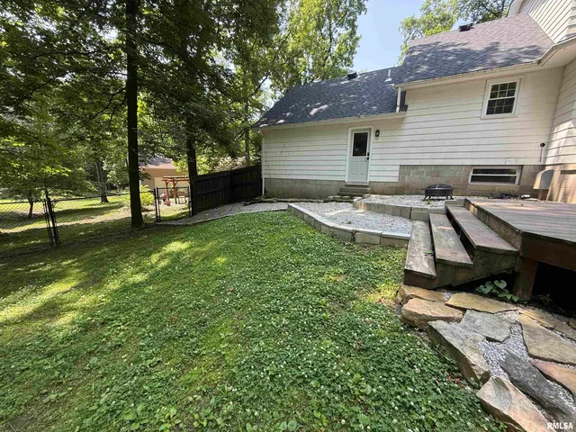 $415,000 | 19 Wildwood Drive, Mount Vernon, IL 62864