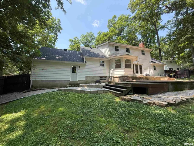 $415,000 | 19 Wildwood Drive, Mount Vernon, IL 62864