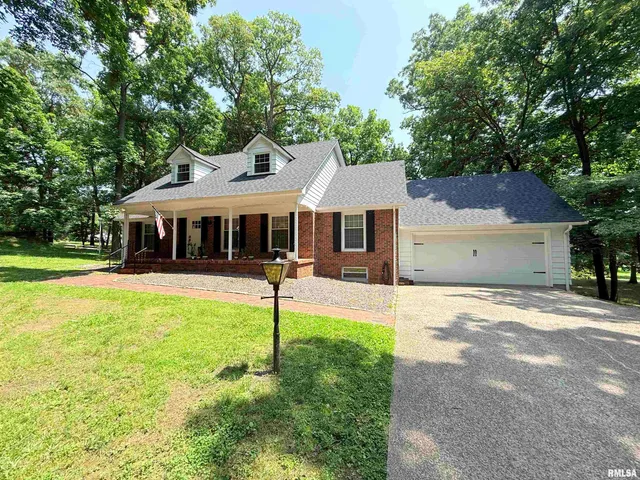 $415,000 | 19 Wildwood Drive, Mount Vernon, IL 62864