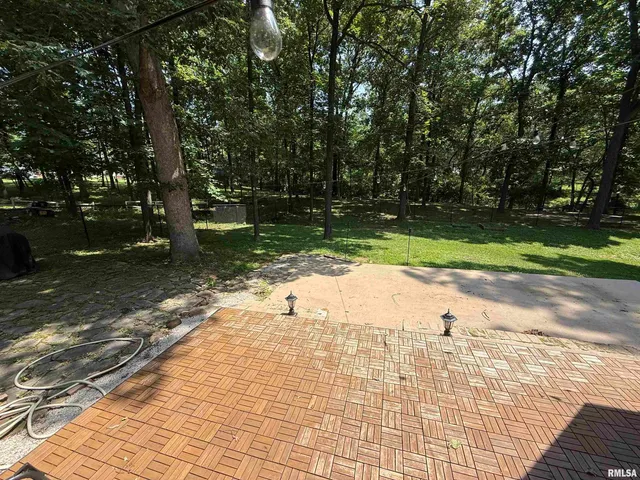 $415,000 | 19 Wildwood Drive, Mount Vernon, IL 62864