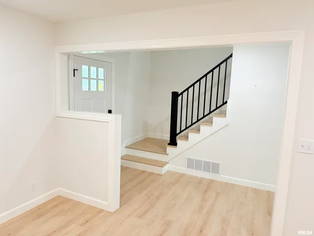 $415,000 | 19 Wildwood Drive, Mount Vernon, IL 62864