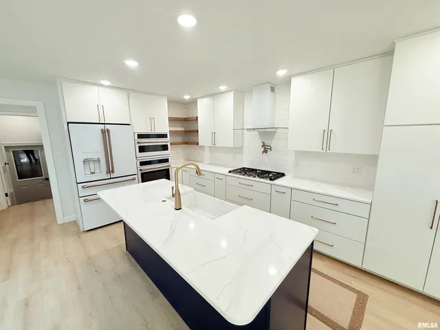 $415,000 | 19 Wildwood Drive, Mount Vernon, IL 62864