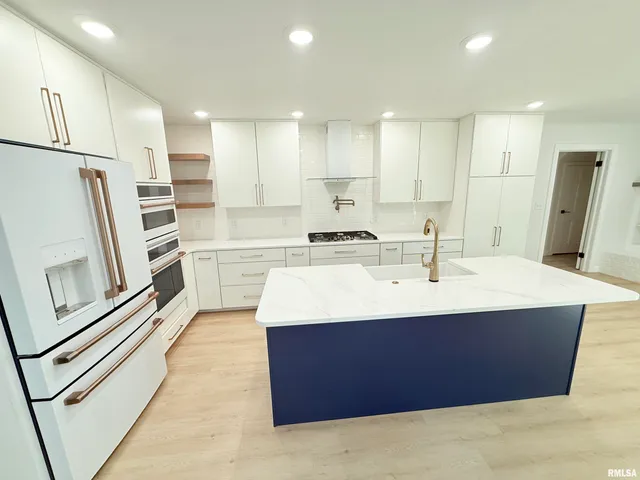 $415,000 | 19 Wildwood Drive, Mount Vernon, IL 62864