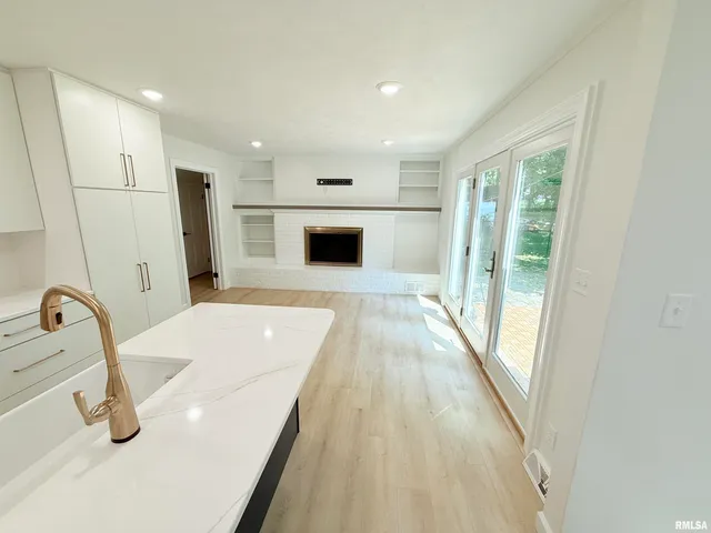 $415,000 | 19 Wildwood Drive, Mount Vernon, IL 62864