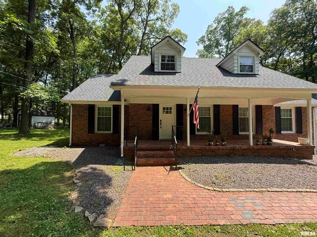 $415,000 | 19 Wildwood Drive, Mount Vernon, IL 62864