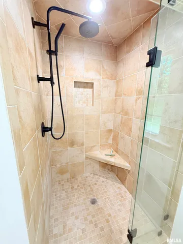 $415,000 | 19 Wildwood Drive, Mount Vernon, IL 62864