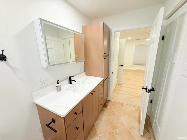 $415,000 | 19 Wildwood Drive, Mount Vernon, IL 62864