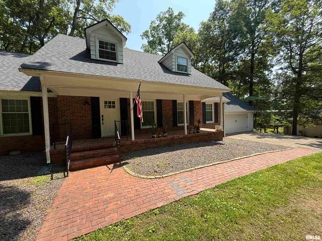 $415,000 | 19 Wildwood Drive, Mount Vernon, IL 62864