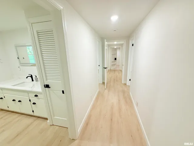 $415,000 | 19 Wildwood Drive, Mount Vernon, IL 62864