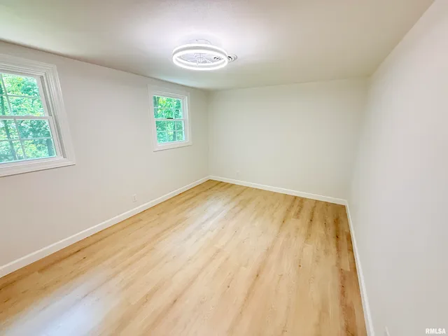 $415,000 | 19 Wildwood Drive, Mount Vernon, IL 62864