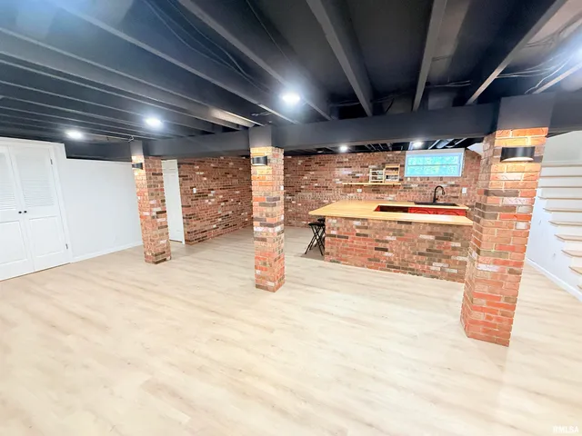 $415,000 | 19 Wildwood Drive, Mount Vernon, IL 62864