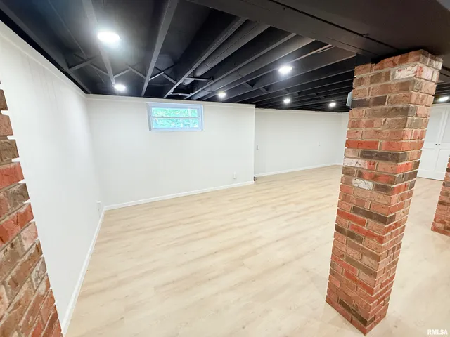 $415,000 | 19 Wildwood Drive, Mount Vernon, IL 62864