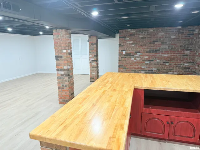 $415,000 | 19 Wildwood Drive, Mount Vernon, IL 62864