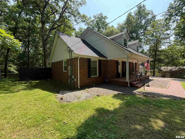 $415,000 | 19 Wildwood Drive, Mount Vernon, IL 62864