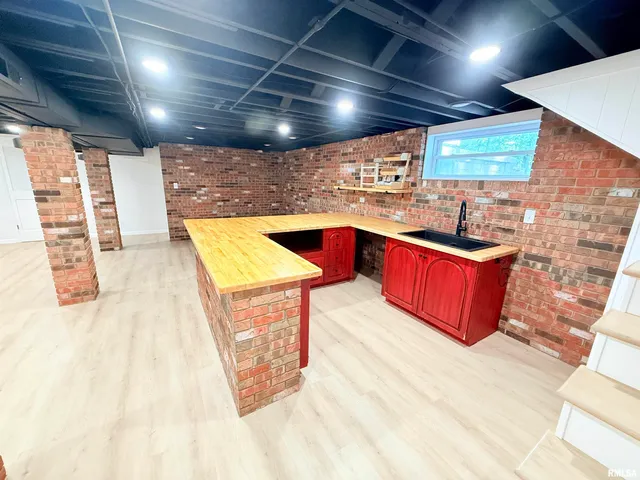 $415,000 | 19 Wildwood Drive, Mount Vernon, IL 62864