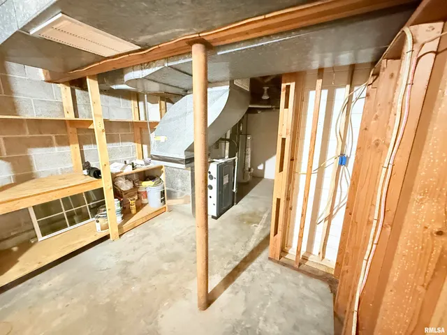 $415,000 | 19 Wildwood Drive, Mount Vernon, IL 62864