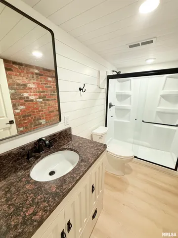 $415,000 | 19 Wildwood Drive, Mount Vernon, IL 62864