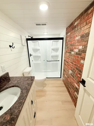 $415,000 | 19 Wildwood Drive, Mount Vernon, IL 62864