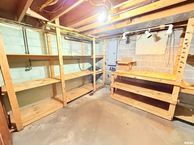 $415,000 | 19 Wildwood Drive, Mount Vernon, IL 62864