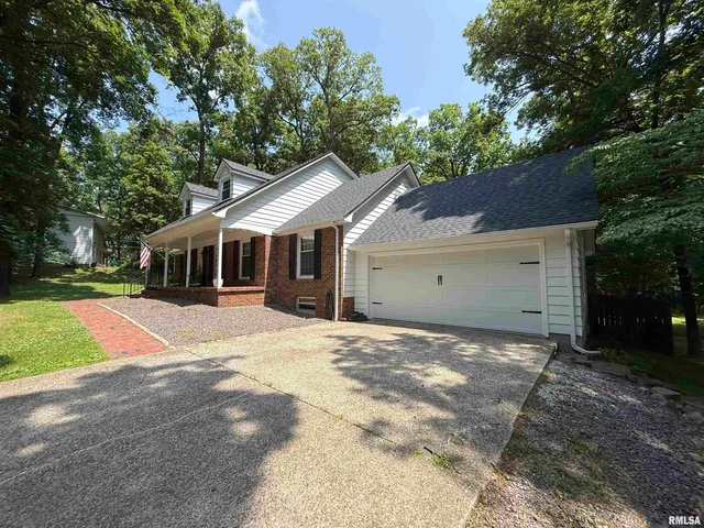 $415,000 | 19 Wildwood Drive, Mount Vernon, IL 62864